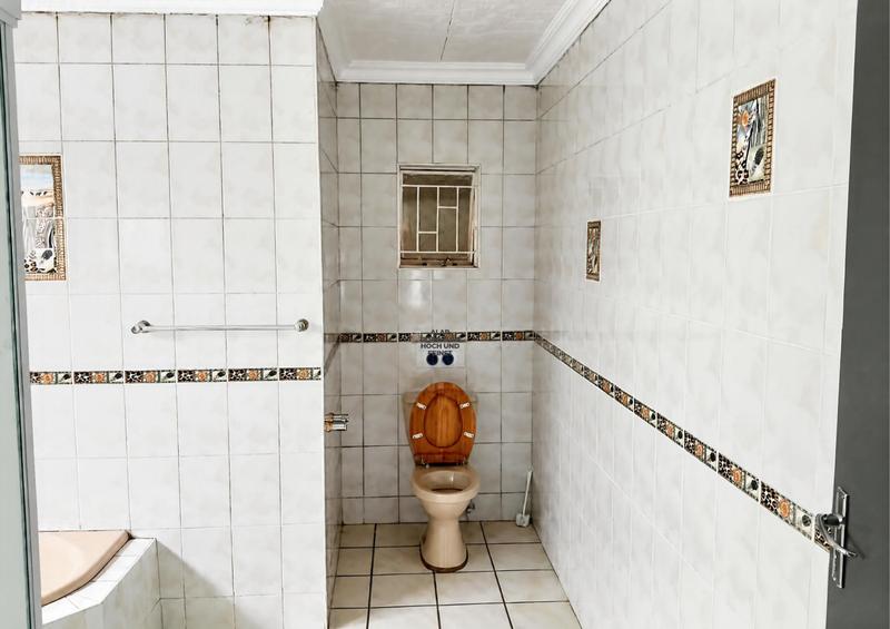 To Let 10 Bedroom Property for Rent in Die Bult North West
